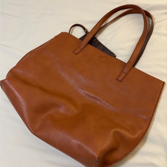 GH Bass and Co Large Vegan 2-in-1 Tote w/ removable zipper pouch. - Picture 1 of 4